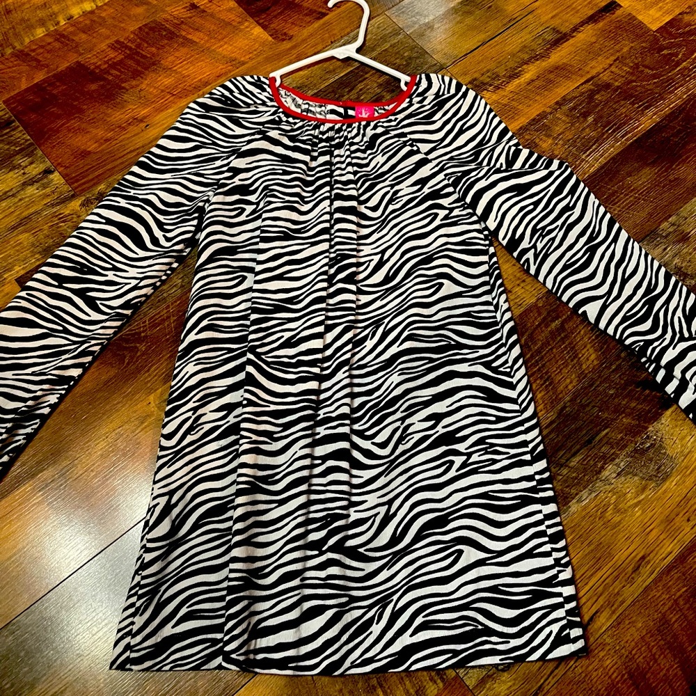 Kids dress fits like a 6